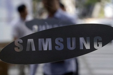 Samsung tố Apple "kìm hãm người dùng"