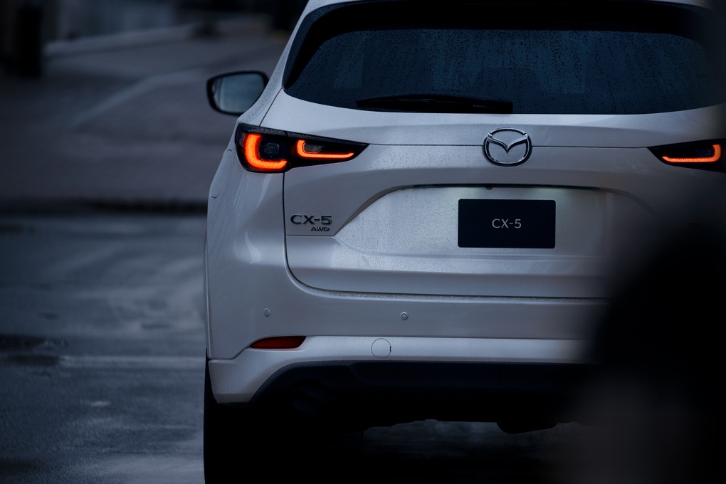 Mazda CX-5 - mẫu SUV sang trọng giá từ 749 triệu đồng - 3 Mazda CX-5 - mẫu SUV sang trọng giá từ 749 triệu đồng - 3