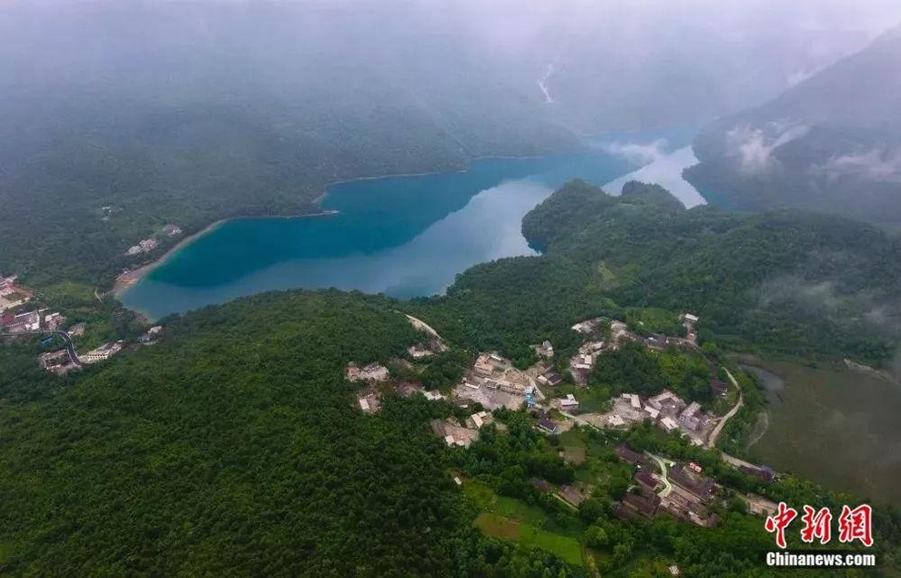 Người đàn ông một chân dành hơn 34 năm leo núi trồng rừng - 4