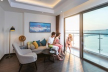 Không gian nghỉ dưỡng bên trong căn hộ Lam Ngọc bên vịnh kỳ quan