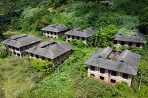 Biệt thự "ma" nằm la liệt ven biển Đà Nẵng