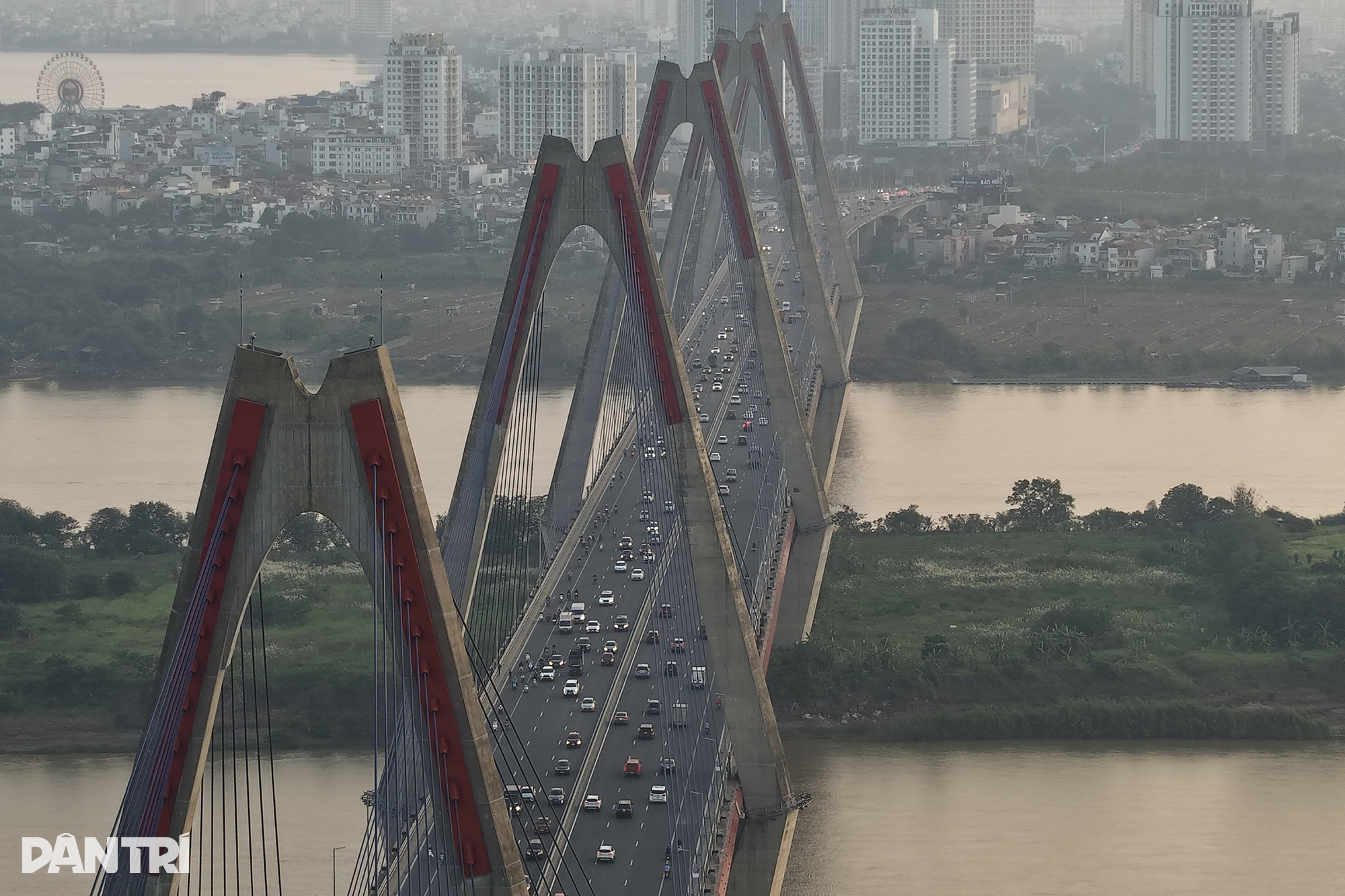 تماشای غروب دلانگیز اواخر پاییز بر روی دو پل معروف هانوی - 12 Ngắm hoàng hôn cuối thu rực rỡ trên 2 cây cầu nổi tiếng nhất Hà Nội - 12