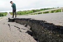 Đường 250 tỷ đồng chưa bàn giao đã nứt toác, biến dạng