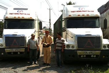 “Ớn lạnh” tài xế xe container