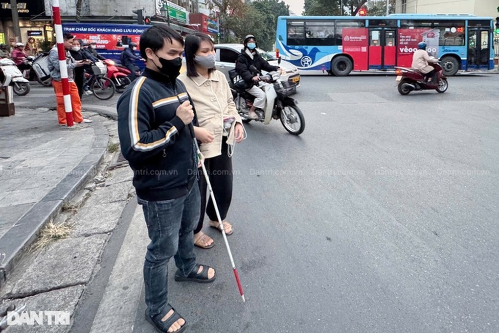 Vợ chồng khiếm thị mong bạn đọc giúp đỡ bé gái sinh non - 1 Vợ chồng khiếm thị mong bạn đọc giúp đỡ bé gái sinh non - 1