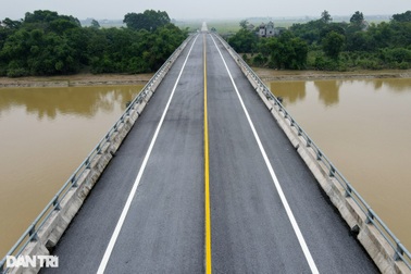 Cây cầu trăm tỷ xây xong bị "bỏ hoang" 2 năm trên đường vành đai 4 ở Hà Nội