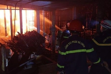 Cháy lớn ở công ty chế biến mủ cao su