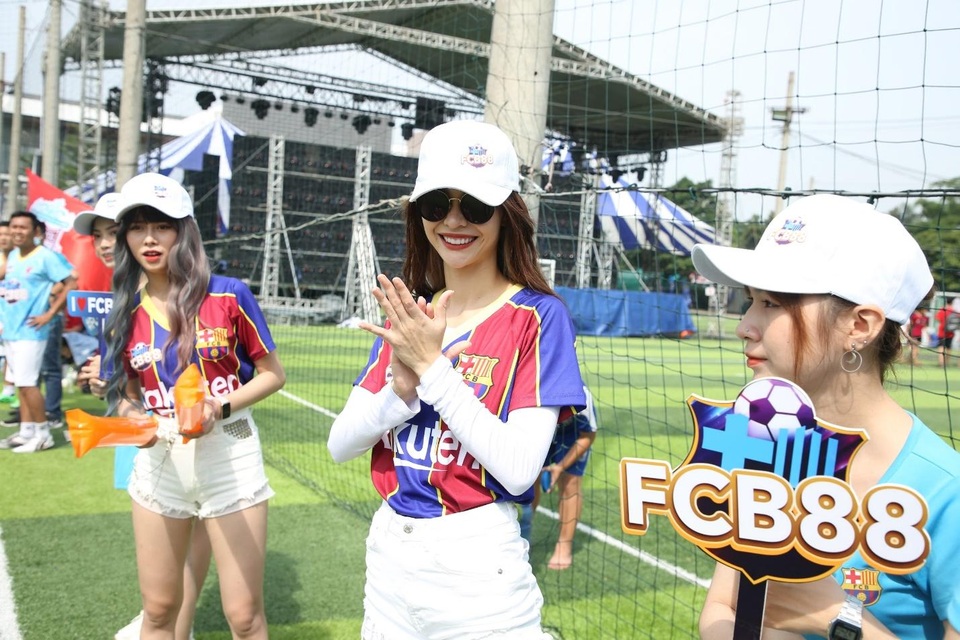 Siêu hùng tranh đấu - Bữa tiệc bóng đá, âm nhạc sôi động cho Fan bóng đá Việt Nam - 2 Siêu hùng tranh đấu - Bữa tiệc bóng đá, âm nhạc sôi động cho Fan bóng đá Việt Nam - 2