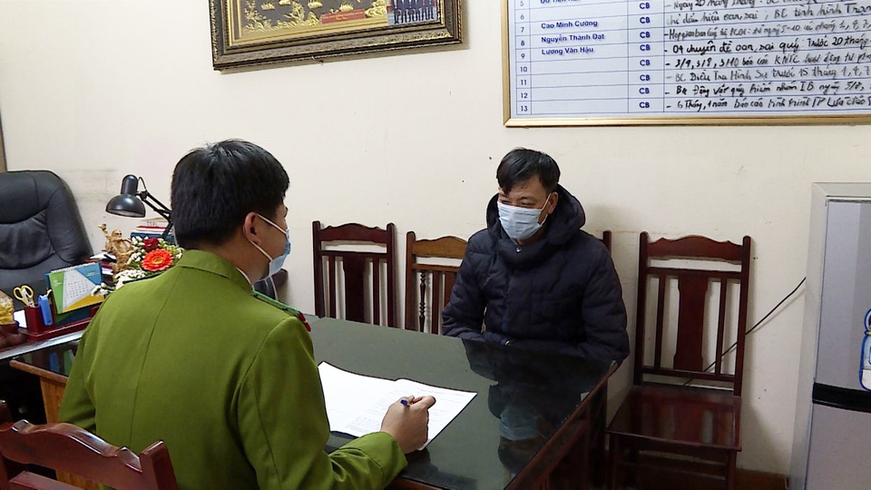 10 con bạc sát phạt nhau trong ngôi nhà có nhiều lớp cửa khóa kiên cố - 1 10 con bạc sát phạt nhau trong ngôi nhà có nhiều lớp cửa khóa kiên cố - 1