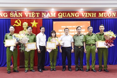 Khen đột xuất vụ bắt ma túy lớn nhất từ trước đến nay ở TP Cà Mau