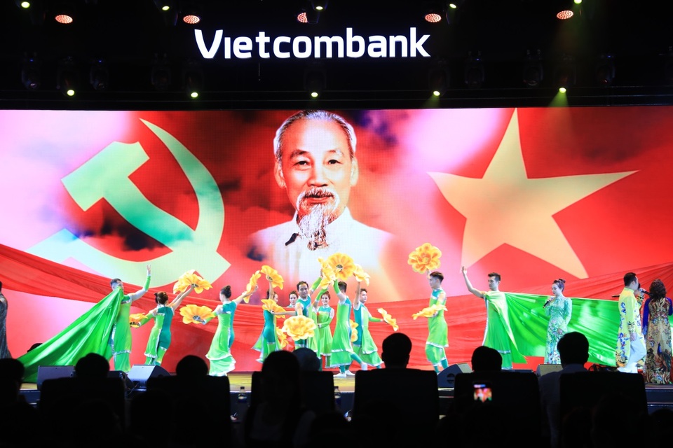 Học đức tính bình dị của Bác - 2 Học đức tính bình dị của Bác - 2