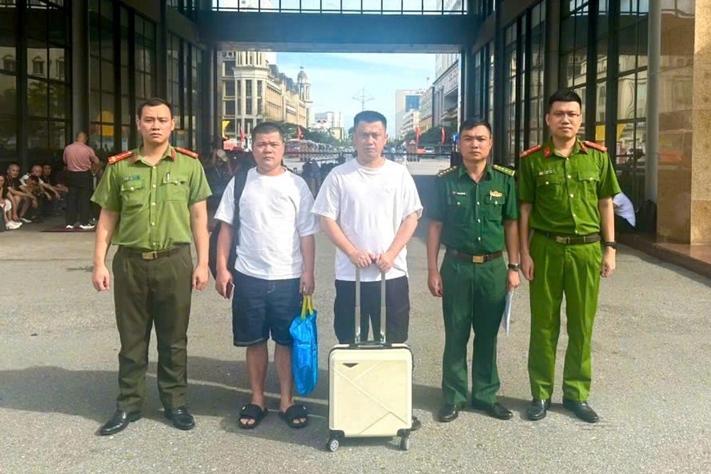 Việt Nam trục xuất, trao trả hai công dân Trung Quốc vì sử dụng ma túy - 1