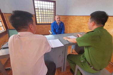 Người đàn ông đang chơi cờ tướng bất ngờ bị bắn trọng thương