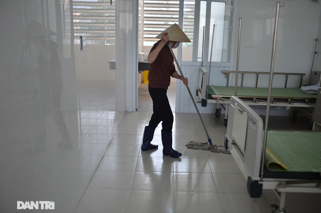 Cận cảnh bệnh viện dã chiến đầu tiên điều trị Covid-19 ở Hải Dương - 10 Cận cảnh bệnh viện dã chiến đầu tiên điều trị Covid-19 ở Hải Dương - 10
