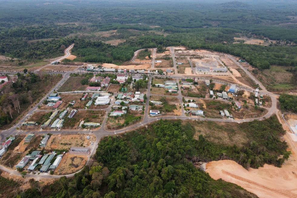 Huyện chỉ có 3 đơn vị cấp xã, trung bình 16 người/km2