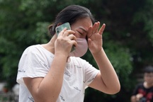 Người thân khóc chờ nhận thi thể vụ cháy: "Tôi điện thoại mà không ai nghe"