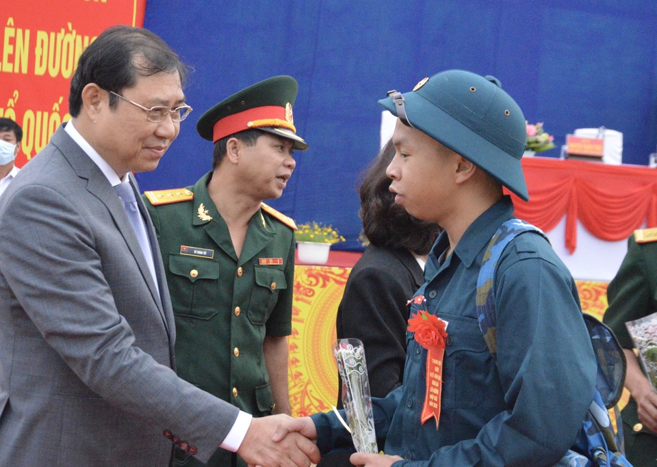 Lễ giao nhận quân đặc biệt trong mùa dịch - 9 Lễ giao nhận quân đặc biệt trong mùa dịch - 9