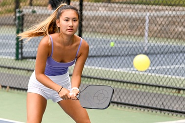 Người mới tập chơi pickleball có nên vung tiền mua vợt xịn?