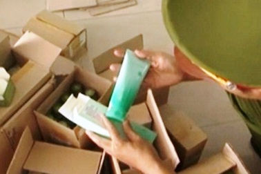 Xe bưu chính chở... hàng lậu