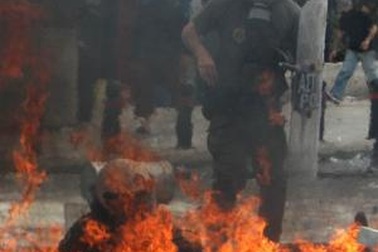 Tổng thống Hy Lạp cảnh báo đất nước đang bên vực thẳm