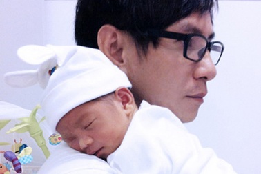 Ca sĩ Lý Hải mừng tủi đón con trai đầu lòng