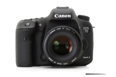 Máy ảnh Canon EOS 7D Mark II hút khách tại Việt Nam