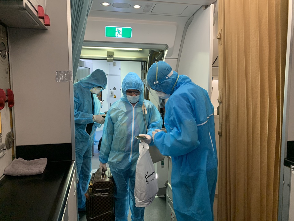 Chuyến bay đầu tiên “giải cứu” người Việt ở đảo quốc Cyprus - 2