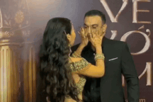 Võ Hạ Trâm khóc nghẹn ôm chầm ông xã Ấn Độ, nói về vụ được cho 5 tỷ đồng