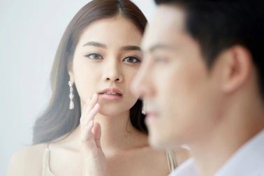 Bạn trai mất cách đây 5 năm bất ngờ “gửi quà cưới" cho vợ chồng tôi