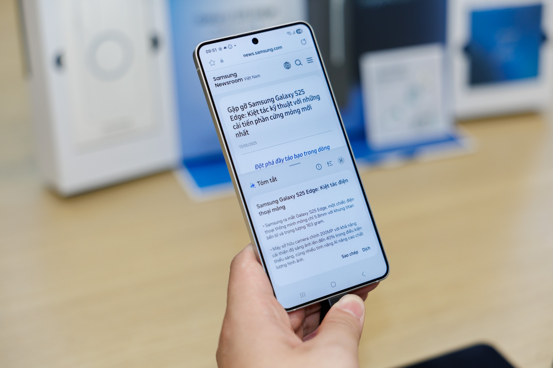 Cận cảnh chiếc Galaxy S mỏng nhất của Samsung - 11 Cận cảnh chiếc Galaxy S mỏng nhất của Samsung - 11