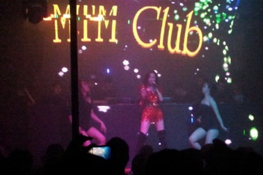 Vào quán bar xem múa cột ở Đồng Nai