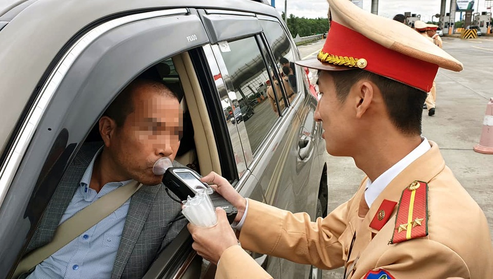 Ngăn ngừa lây nhiễm vi-rút Corona khi kiểm tra nồng độ cồn - 6 Ngăn ngừa lây nhiễm vi-rút Corona khi kiểm tra nồng độ cồn - 6