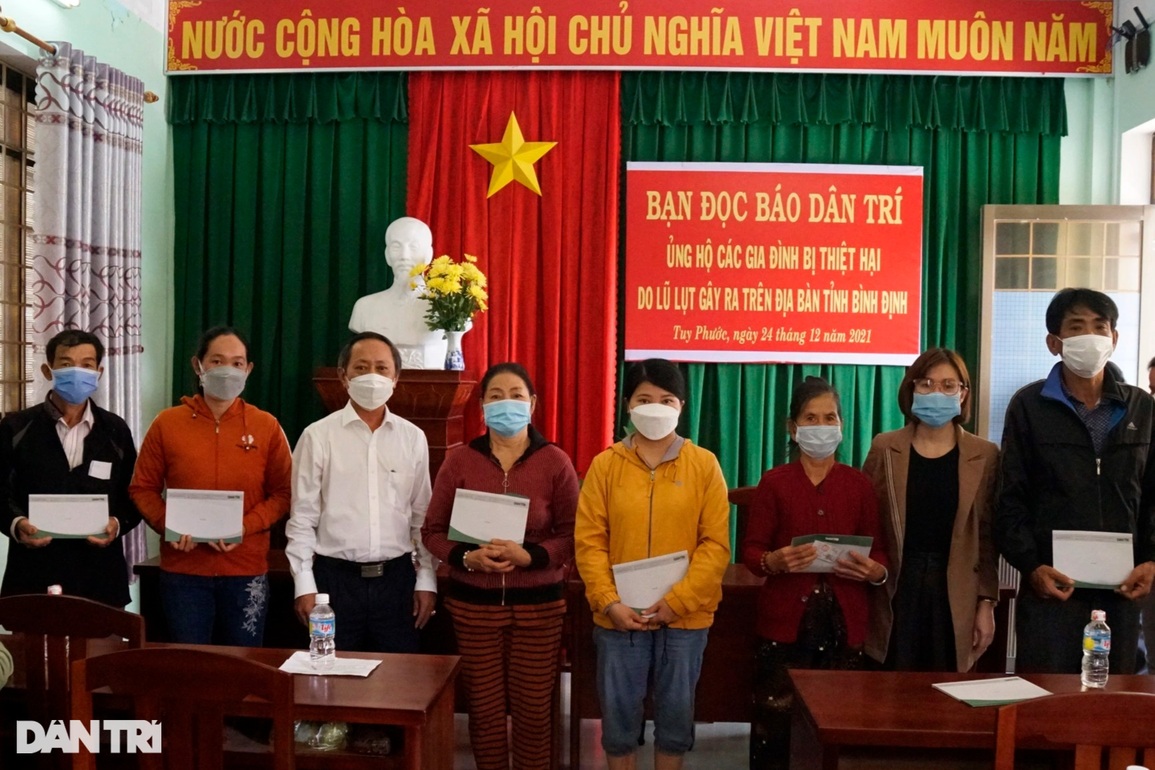 Bạn đọc Dân trí tiếp sức đồng bào Bình Định, Phú Yên sau trận lũ lịch sử - 2