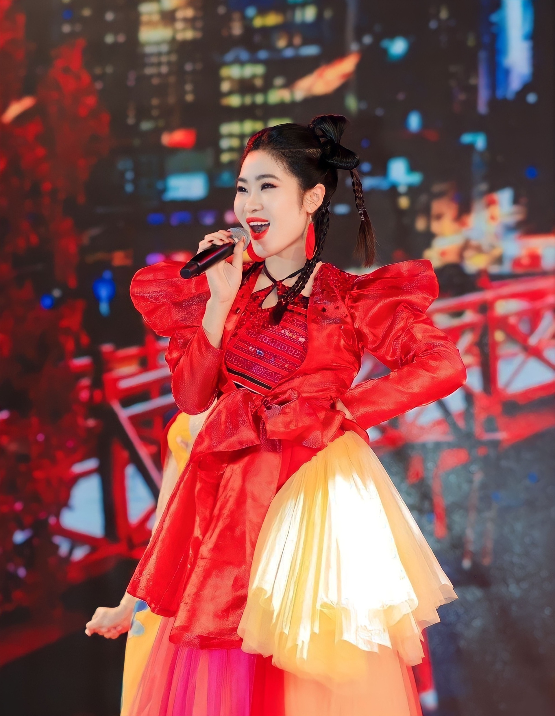 Nữ ca sĩ Hà Nội kể phút xúc động khi xẩm ngân vang ngoài biên giới Việt Nam - 8 Nữ ca sĩ Hà Nội kể phút xúc động khi xẩm ngân vang ngoài biên giới Việt Nam - 8
