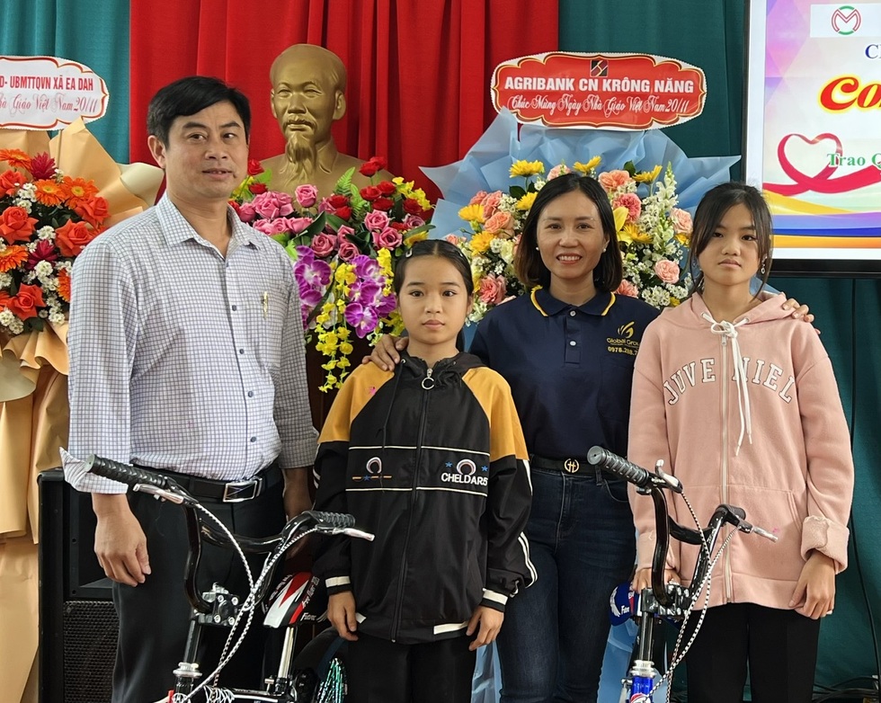 Chiếc tivi vỡ rồi và chuyện những người thầy đi cùng nỗi đau của học trò - 6 Chiếc tivi vỡ rồi và chuyện những người thầy đi cùng nỗi đau của học trò - 6