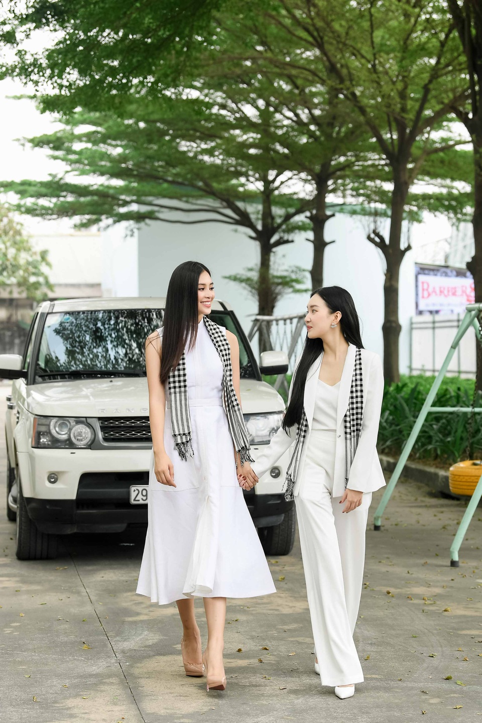 Ngắm mái tóc “đẹp như sông dài” của Tiểu Vy, Ngọc Trân - 6 Ngắm mái tóc “đẹp như sông dài” của Tiểu Vy, Ngọc Trân - 6