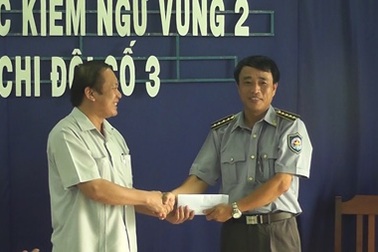 Động viên kịp thời Chi đội Kiểm ngư số 3 dũng cảm chặn tàu Trung Quốc