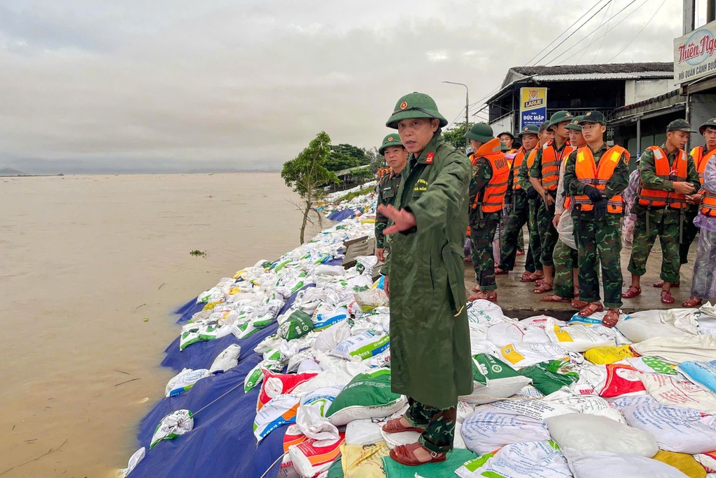 Quyết tâm không để vỡ bờ kè bên sông Thu Bồn - 3 Quyết tâm không để vỡ bờ kè bên sông Thu Bồn - 3