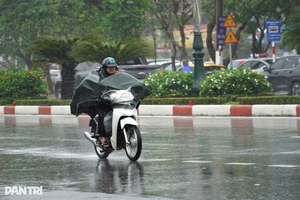 Nhiều tỉnh thành miền Trung bắt đầu mưa lớn - 2 Nhiều tỉnh thành miền Trung bắt đầu mưa lớn - 2