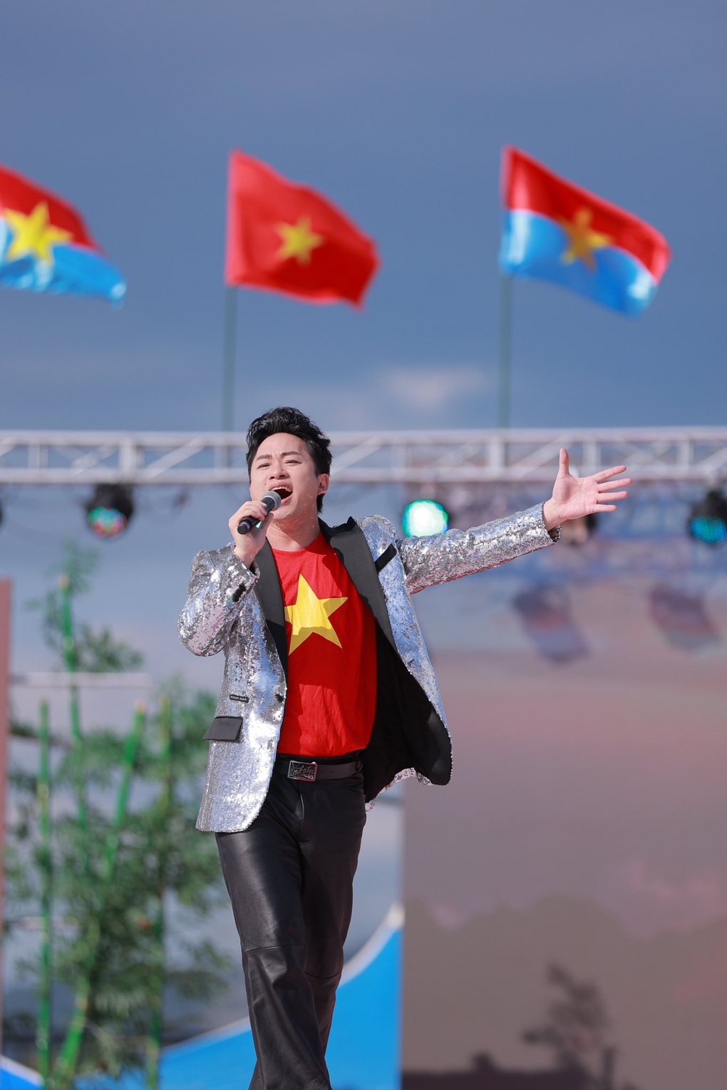 Nguyễn Văn Chung nói gì khi Tùng Dương làm mới ca khúc gần 6 tỷ lượt xem? - 1 Nguyễn Văn Chung nói gì khi Tùng Dương làm mới ca khúc gần 6 tỷ lượt xem? - 1