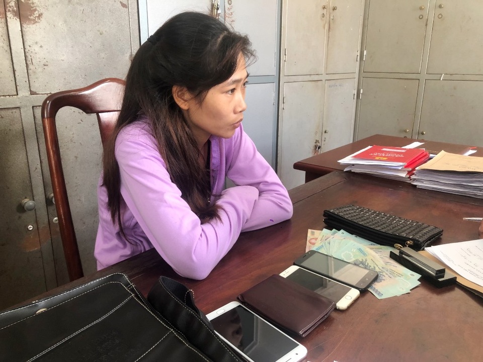 Vờ đưa con đi khám bệnh, cả mẹ lẫn con ăn trộm tại nhiều bệnh viện - 2 Vờ đưa con đi khám bệnh, cả mẹ lẫn con ăn trộm tại nhiều bệnh viện - 2
