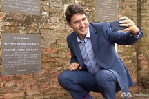 Khoảnh khắc "tự sướng" đặc biệt của Thủ tướng Canada tại Singapore