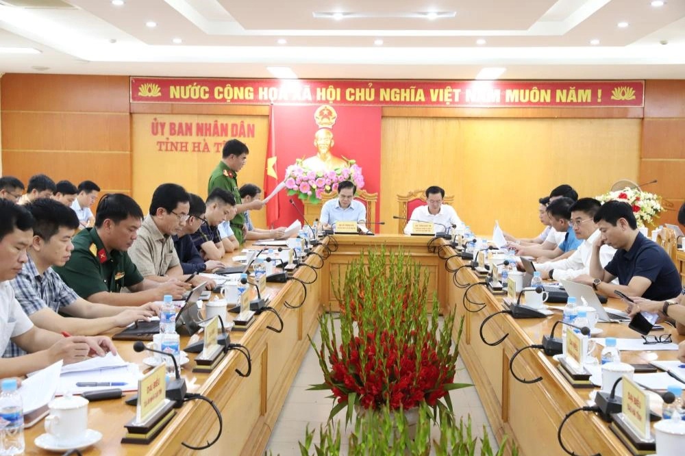 Vụ lật xe khách 10 người chết: Mưa, đường dốc nhưng tài xế chạy quá tốc độ - 1