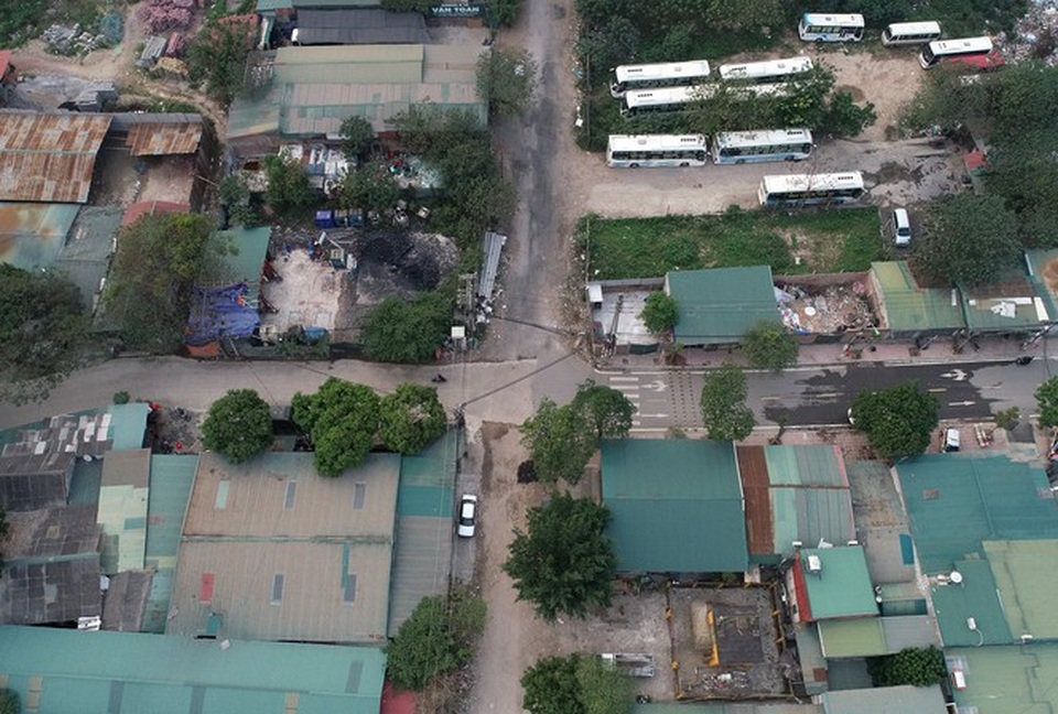 Đón quy hoạch phân khu đô thị sông Hồng: Ồ ạt lấn chiếm, xây dựng trái phép - 1 Đón quy hoạch phân khu đô thị sông Hồng: Ồ ạt lấn chiếm, xây dựng trái phép - 1