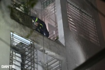 Cú nhảy "đặt cược mạng sống" của hai mẹ con từ tầng 9 chung cư mini