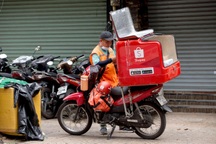 Bộ Công Thương muốn đánh thuế hàng nước ngoài giá rẻ bán qua Shopee, Lazada