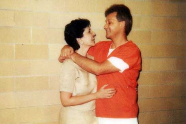 Câu chuyện nữ luật sư yêu và cưới thân chủ mang án tử hình