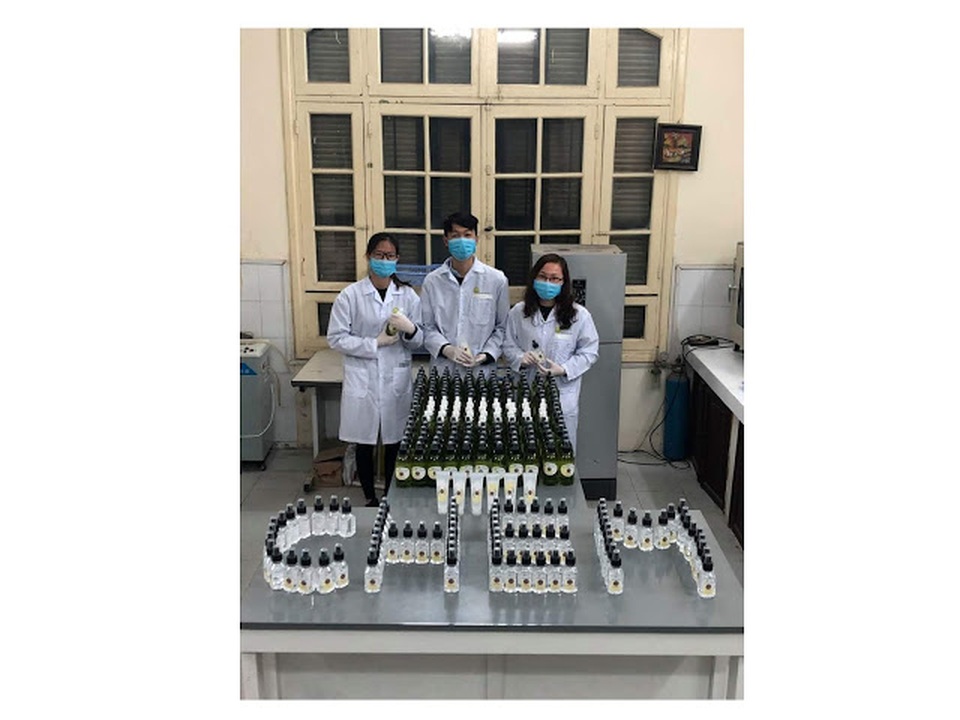 Thêm đại học chế tạo sản phẩm dung dịch và gel sát khuẩn phòng virus corona - 3 Thêm đại học chế tạo sản phẩm dung dịch và gel sát khuẩn phòng virus corona - 3
