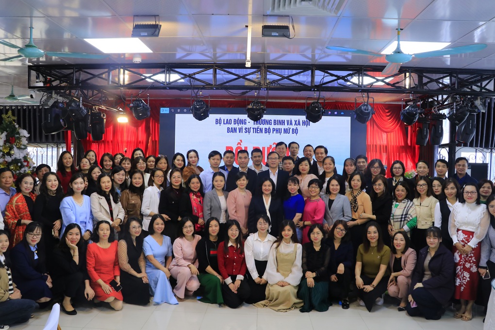 Bồi dưỡng nghiệp vụ công tác Vì sự tiến bộ phụ nữ năm 2024 - 2 Bồi dưỡng nghiệp vụ công tác Vì sự tiến bộ phụ nữ năm 2024 - 2