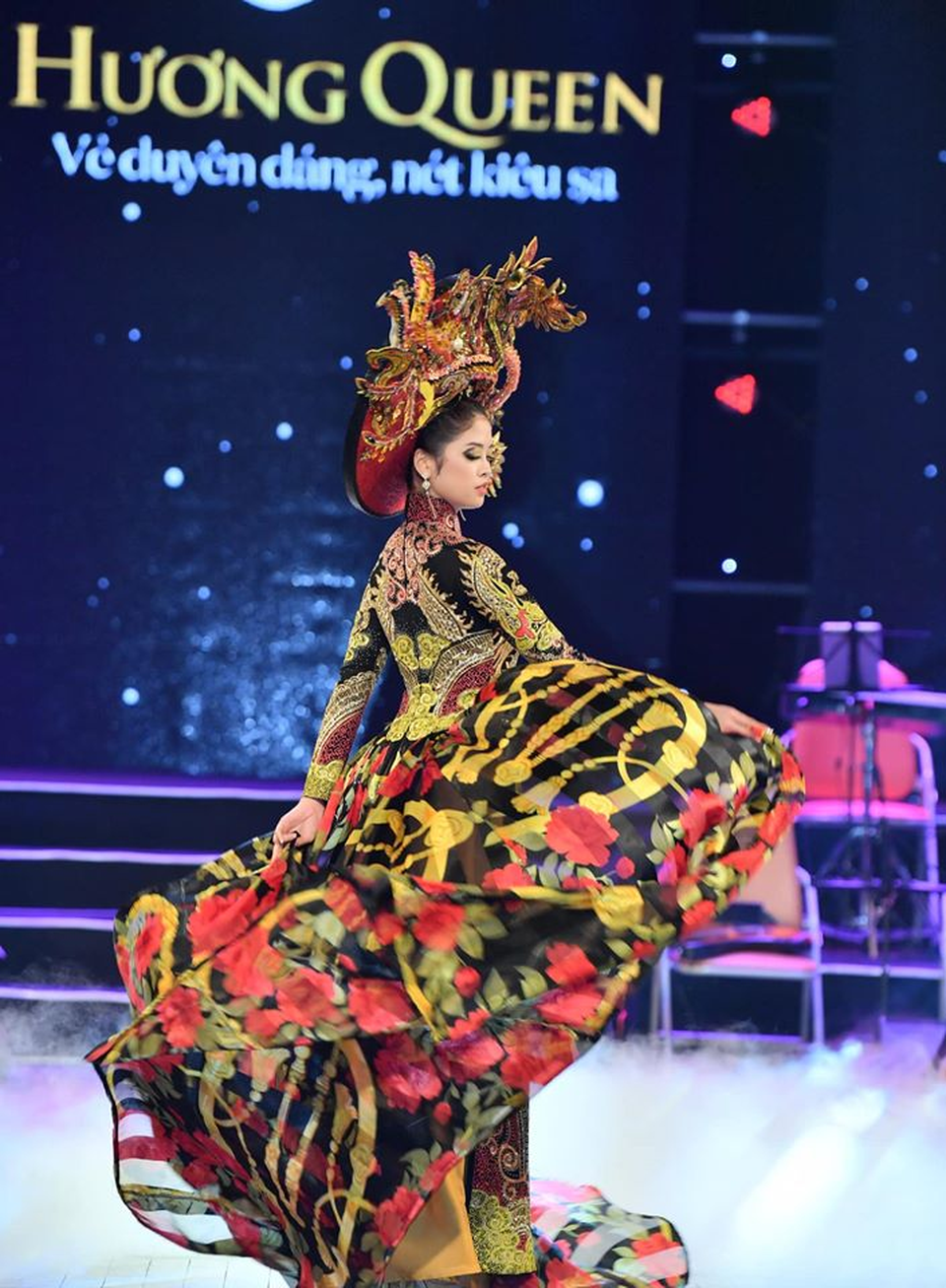 Nữ hoàng hoa hồng Bùi Thành Hương ra mắt BST áo dài “Màu thời gian” - 6 Nữ hoàng hoa hồng Bùi Thành Hương ra mắt BST áo dài “Màu thời gian” - 6